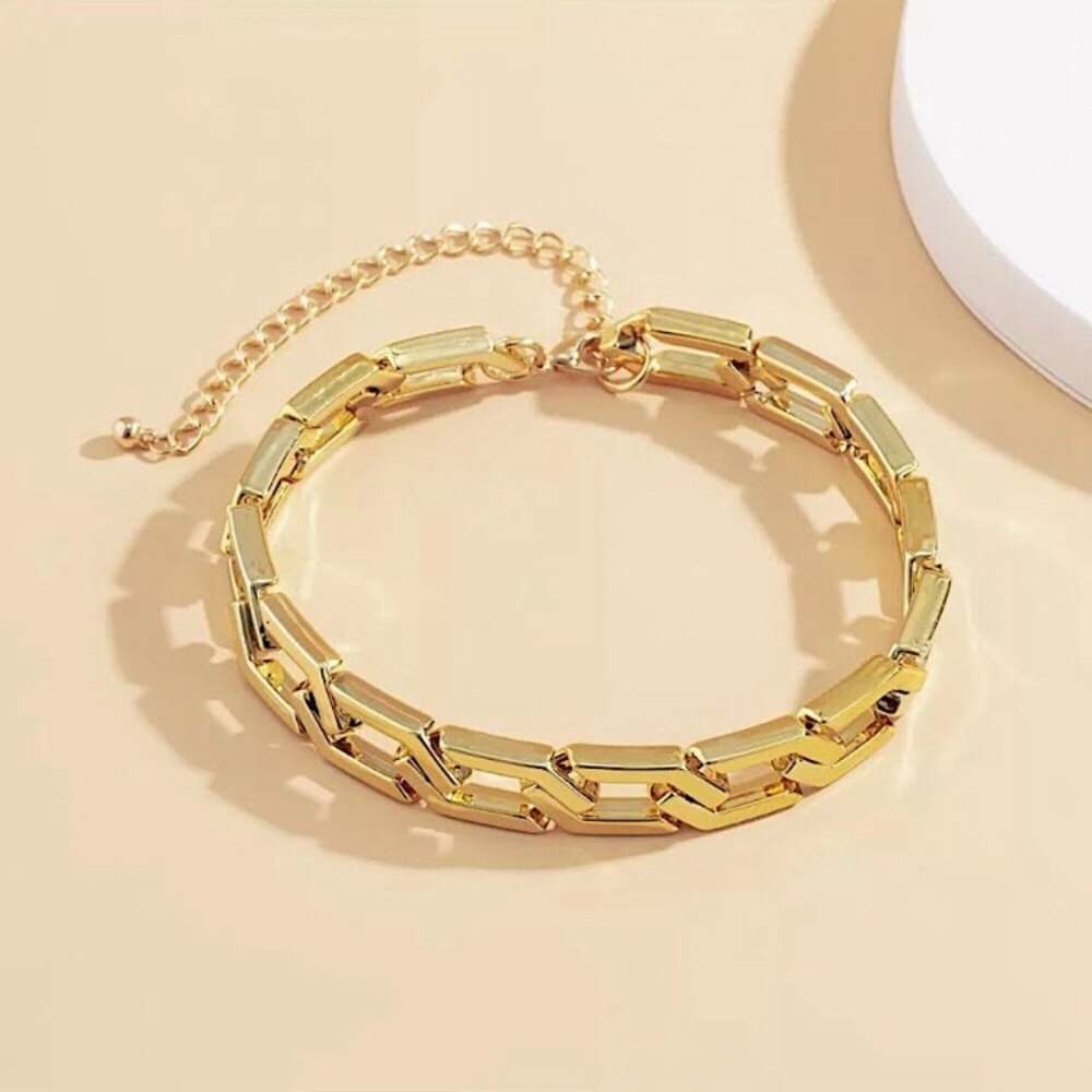 ⚜️𝟯𝟬%𝗢𝗙𝗙 𝗯𝘂𝗻𝗱𝗹𝗲𝘀 𝟯+⚜️ NEW Big Link Geometric Gold Choker - Picture 7 of 10
